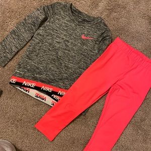 3T Nike outfit like new. Small mark on leg.